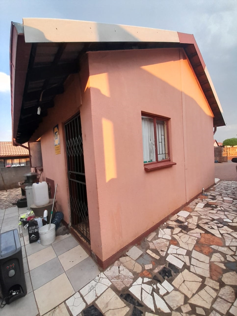 2 Bedroom Property for Sale in Tlhabane West North West